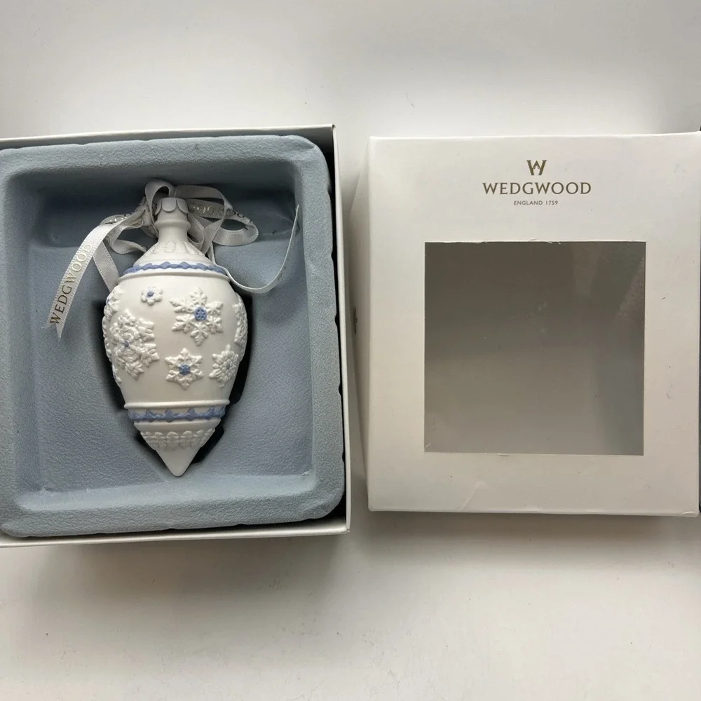 Wedgwood Teardrop White & Blue Snowflakes Christmas Ornament w/ Box 4.5